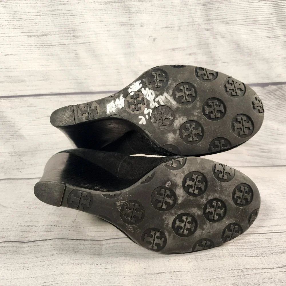 Tory Burch Sophie Size 5M Black Suede Wedge Pumps Silver Logo Medallion